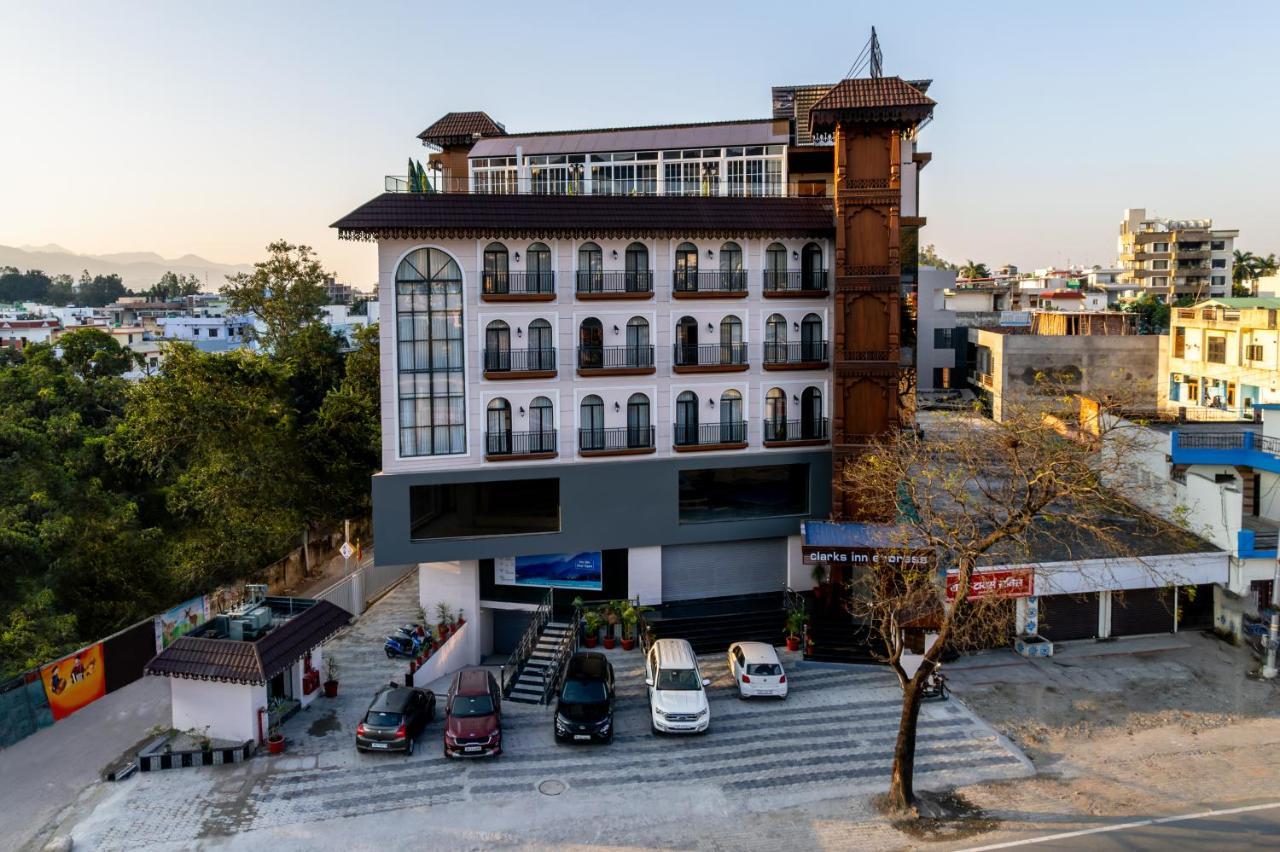Clarks Inn Express, Ришикеш Экстерьер фото