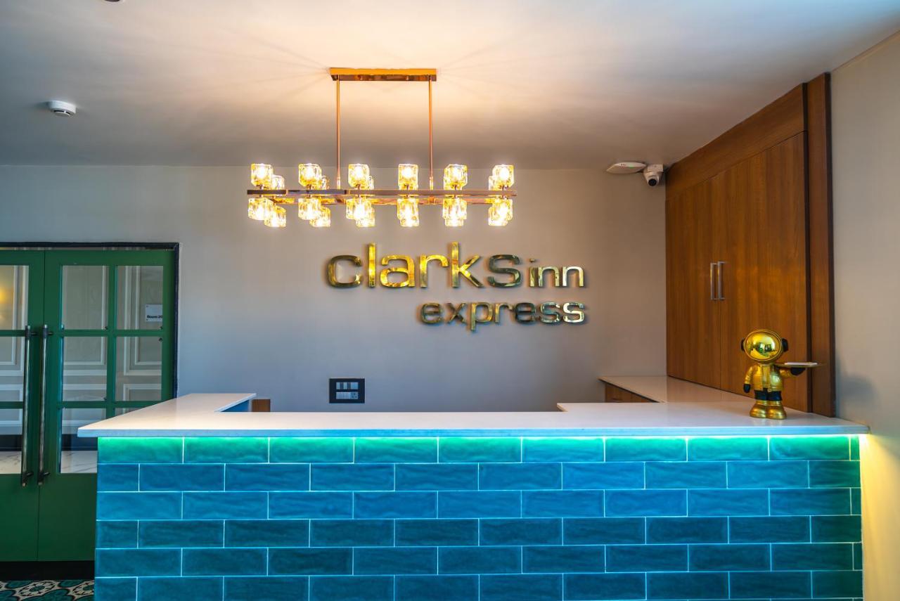 Clarks Inn Express, Ришикеш Экстерьер фото