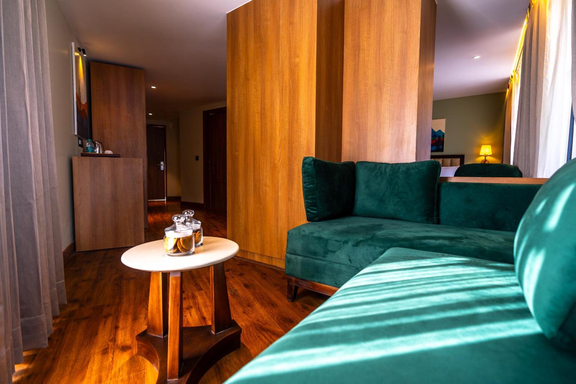 Clarks Inn Express, Ришикеш Экстерьер фото